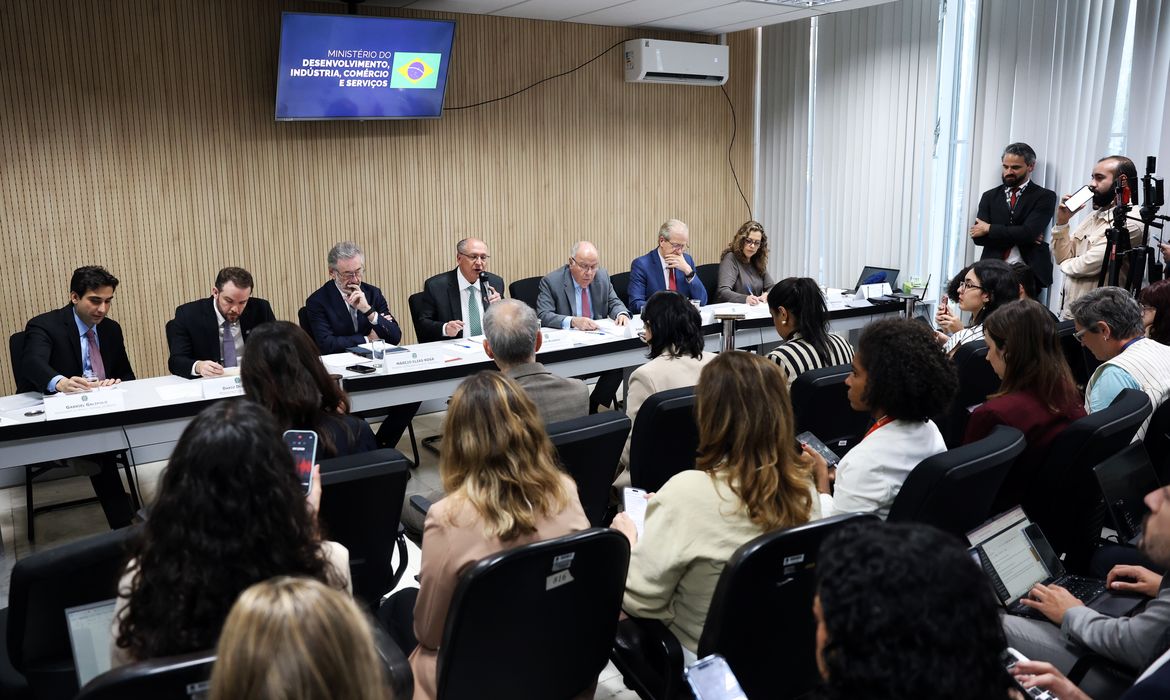 Governo brasileiro anuncia novo plano de socorro contra tarifas dos EUA